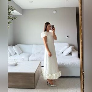 Chic Cream Maxi Dress with Ruffle Hem